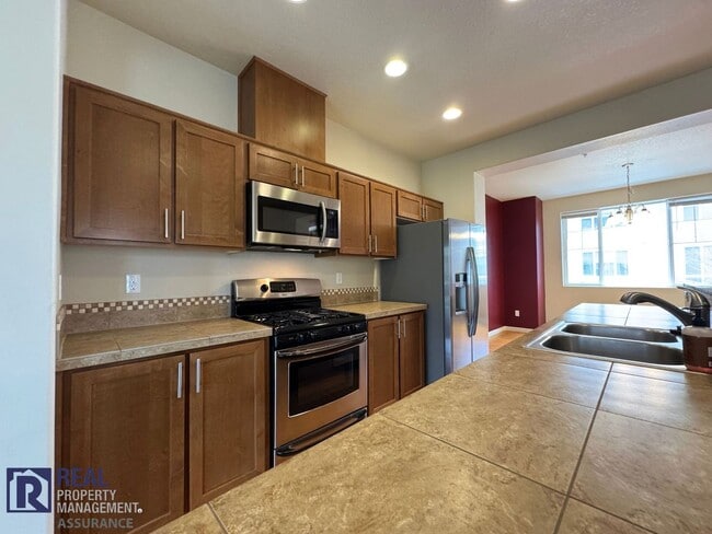 Building Photo - 10733 NE Gateway Pl