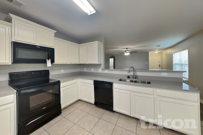 Foto del edificio - 4817 Cedar Springs Dr