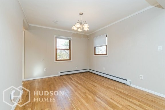 Building Photo - 15 Leo Ave