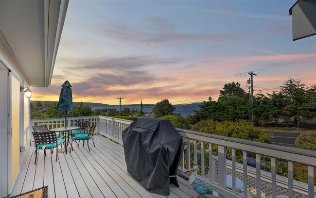 Building Photo - 1486 SE Camano Dr
