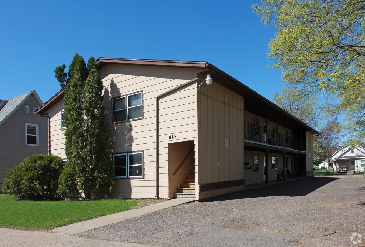 Primary Photo - 814 Menomonie St
