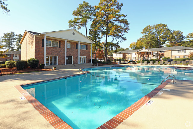 Piscinas de agua salada - Woodland Village Apartments