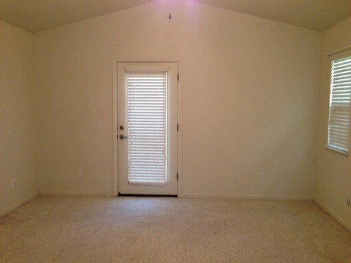 Building Photo - 651 Glenbrook Dr