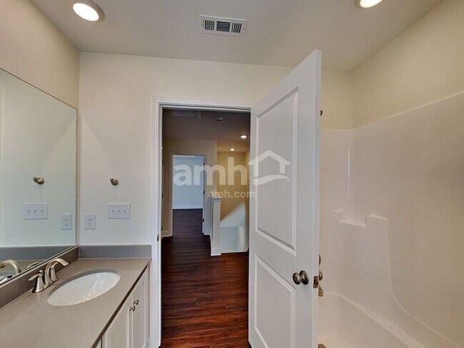 Building Photo - 5215 Virtue Ave