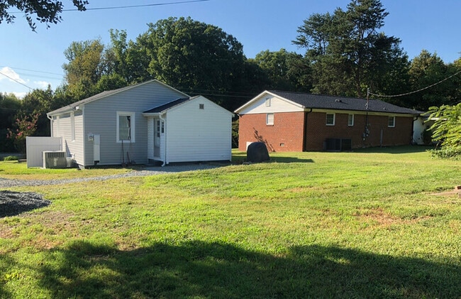 Building Photo - 5208 Summit Ave