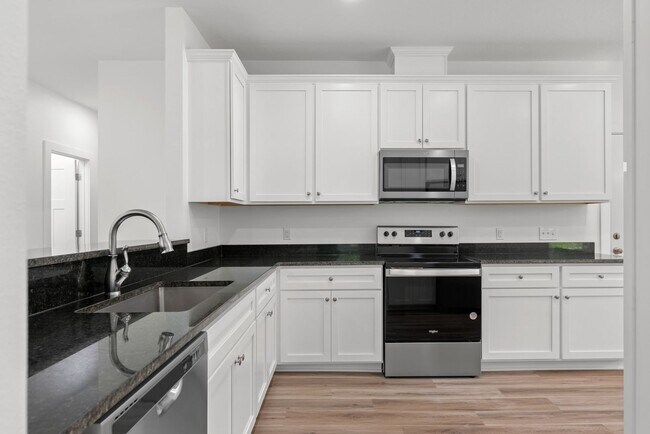 Foto del edificio - Spacious 3-Bedroom Home W/Office