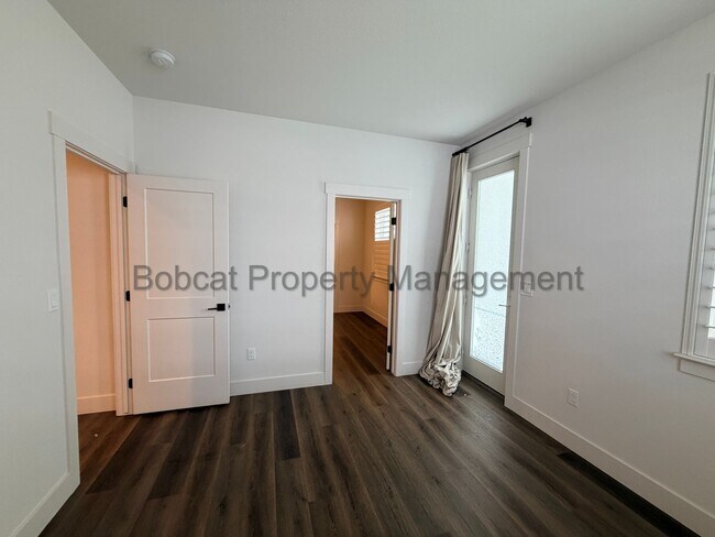 Building Photo - Modern Lock-and-Leave Living in the Heart of Carson City