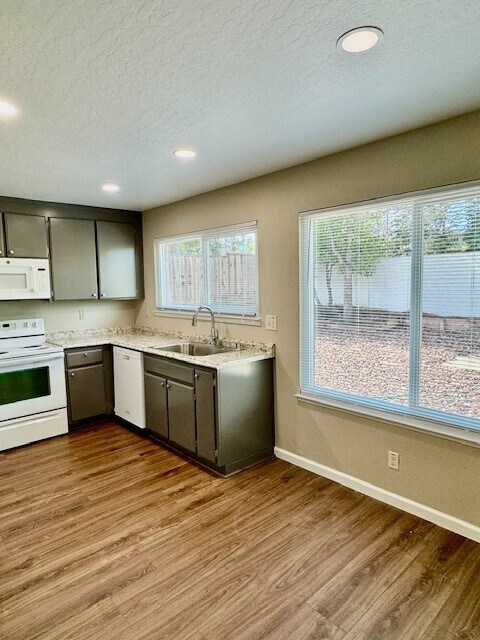Foto del edificio - 4373 Arrowwood Cir