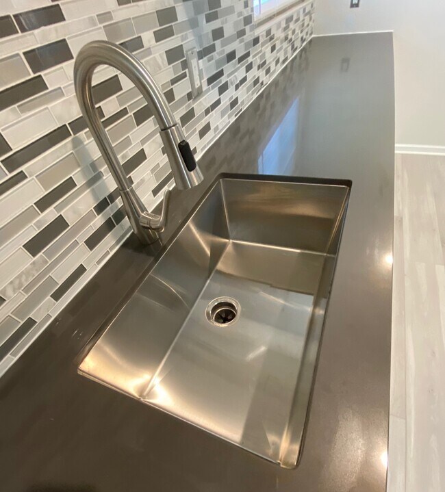 Building Photo - 4644 Park Granada