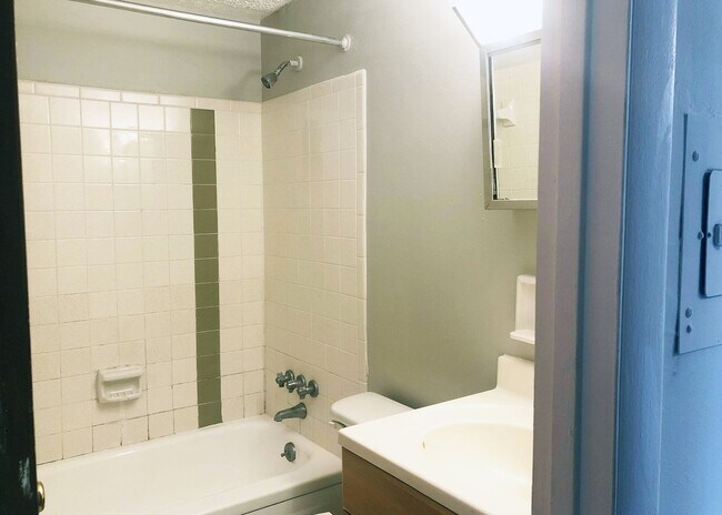 Foto del edificio - 440 Ludlow Ave