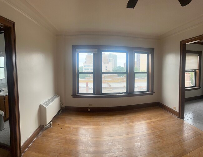 Foto del edificio - 5480 S Cornell Ave