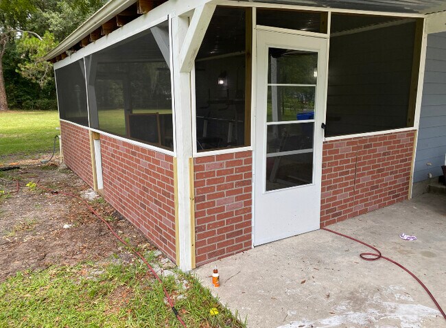 Building Photo - 2101 Deerwood Acres Dr