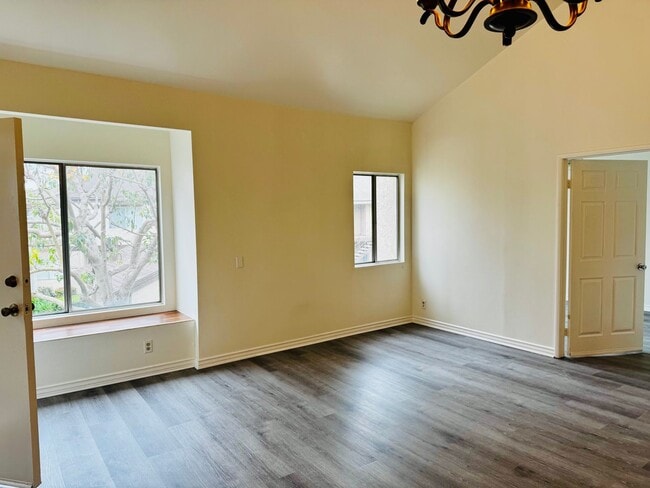 Foto del edificio - COMING SOON - 3 Bedroom 2 Bath Condo in Hawaiian Gardens