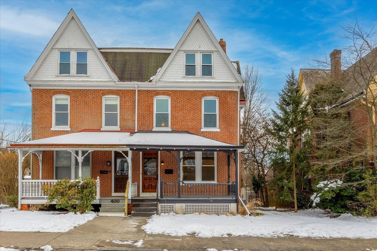 Primary Photo - Newly Renovated 4BD/2.5BA Twin in West Che...