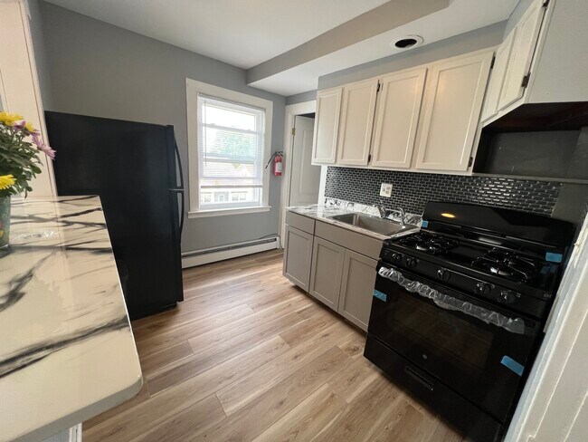 Building Photo - 1049 Woolley Ave