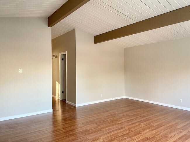 Foto del edificio - 2248 E Harrison St