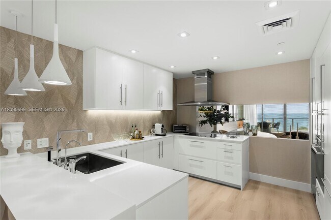 Building Photo - 360 Ocean Dr