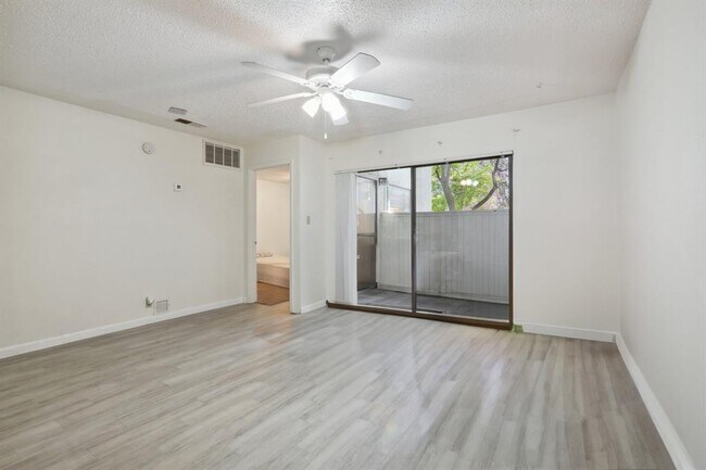 Foto del edificio - 3115 Helms St