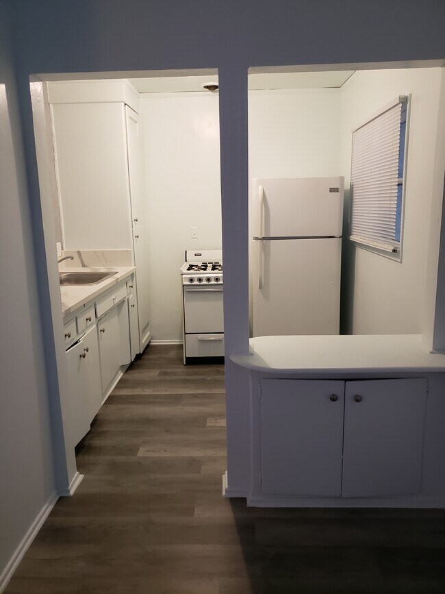 Building Photo - 7627 Comstock Ave