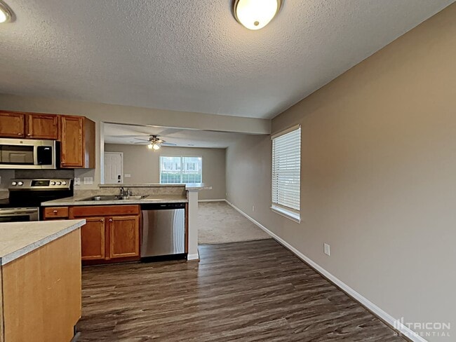 Building Photo - 325 Hampton Ridge Dr