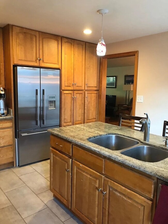 Building Photo - 1002 N 5th St