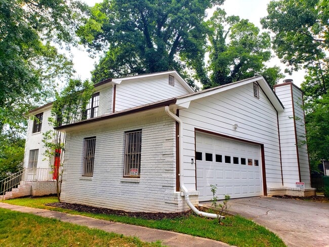 Side view - 4360 Elegance Dr