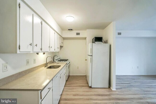 Foto del edificio - 4616 Silverwood St
