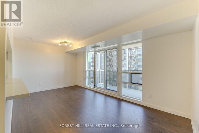 Building Photo - 153-2153 Beecroft Rd