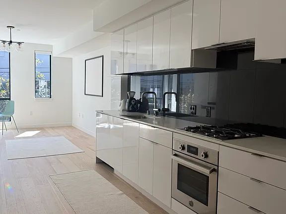 Foto del edificio - "Charming Urban Oasis: Spacious 1-Bedroom Retreat in the Heart of San Francisco!"