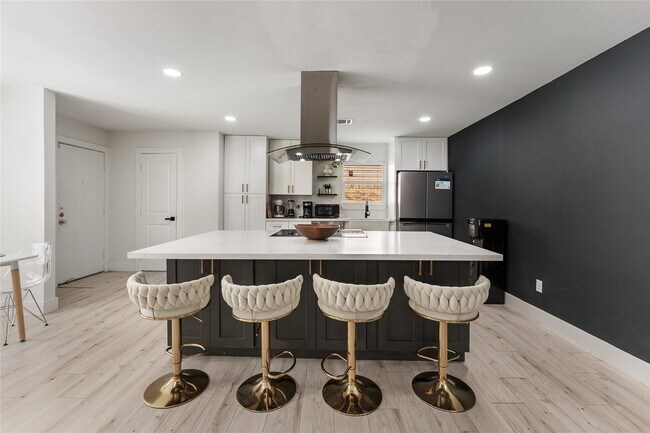 Foto del edificio - 9919 Golden Sunshine Dr