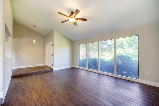 Building Photo - 9801 Blue Lake Dr