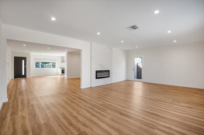 Foto del edificio - 16329 Napa St