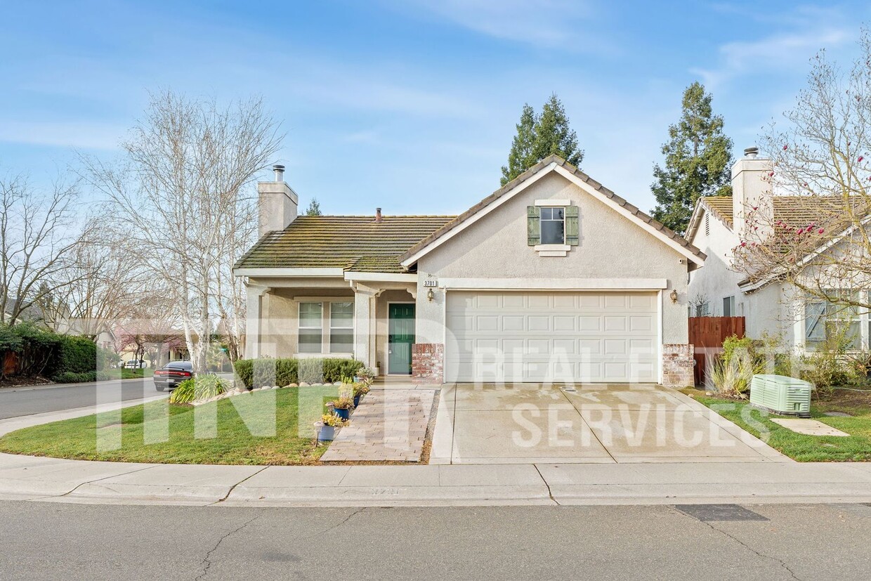 Primary Photo - Beautiful home in Gateway West Neighborhoo...