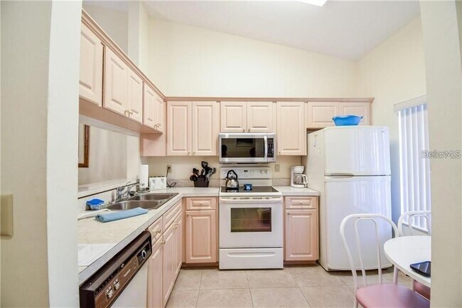 Building Photo - 8417 Gardens Cir