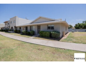 Building Photo - 225 N Standage