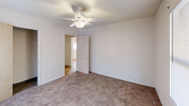 Building Photo - E 9th Duplex 1
