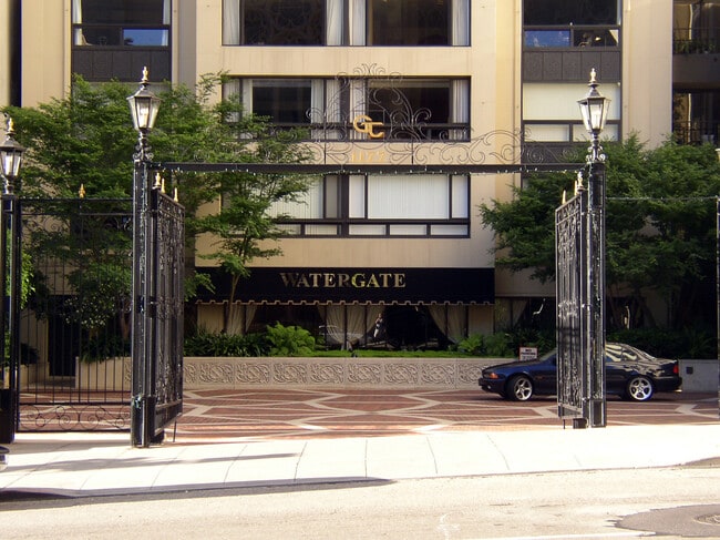 Building Photo - Gramercy Towers