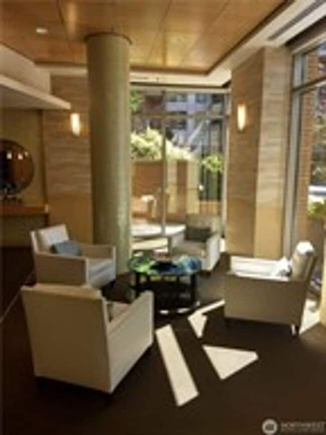 Building Photo - 2Bd/1.75Ba Bellevue Condo
