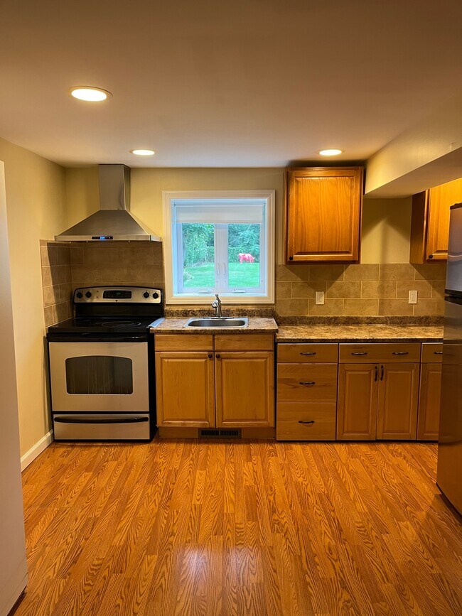 kitchen - 6 Helen Pl