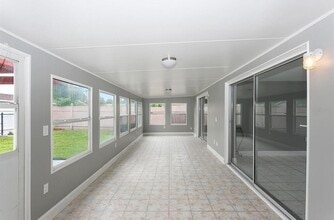 Building Photo - 9200 Chantilly Ln