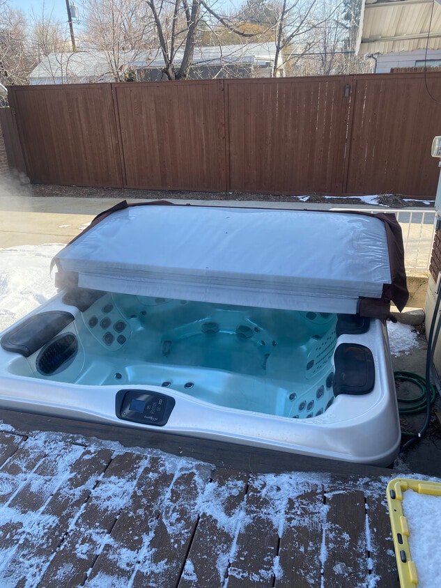 Jacuzzi compartido Bull Frog - 979 E Crandall Ave