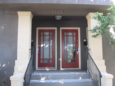 La entrada principal - 2318 Brooks Ave