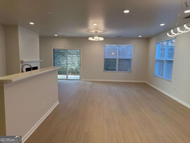 Building Photo - 3317 Fernview Dr