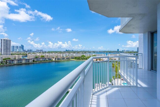 Building Photo - 18081 Biscayne Blvd
