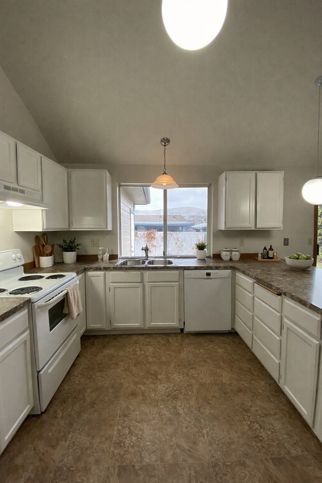 Building Photo - Chav3503(CWP)