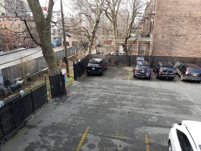 Parking space available - 10 Williams St