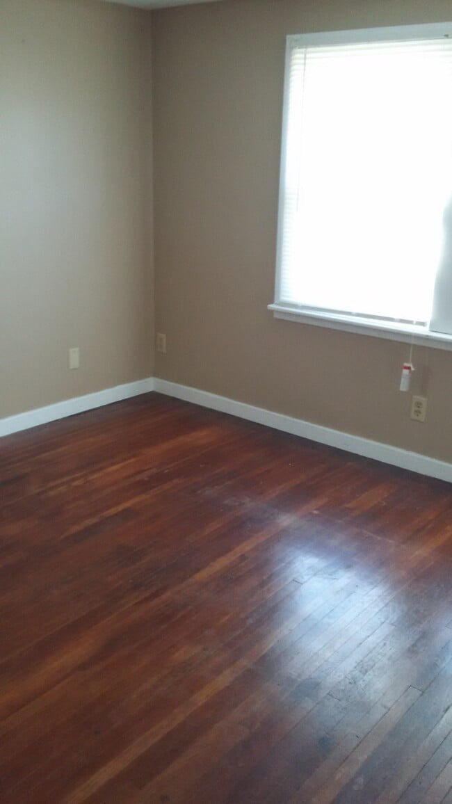 Building Photo - 1016 W High St