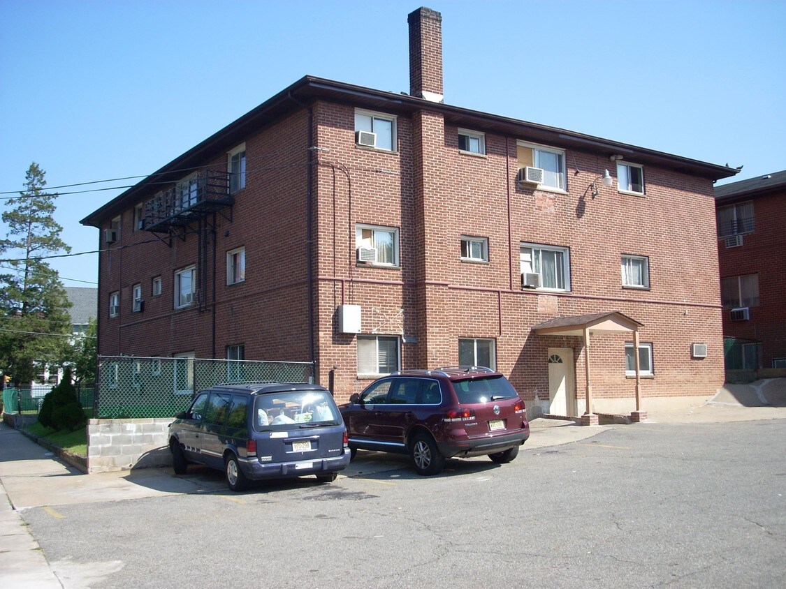 Primary Photo - 158-160 Dehart Pl