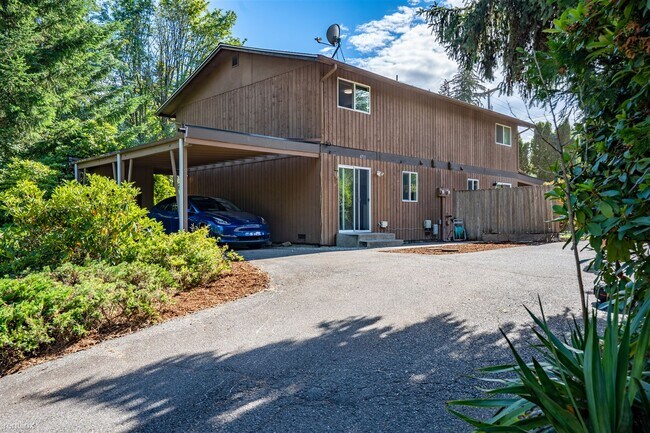 Building Photo - 2 br, 1.5 bath Duplex - 4703 236th Street ...