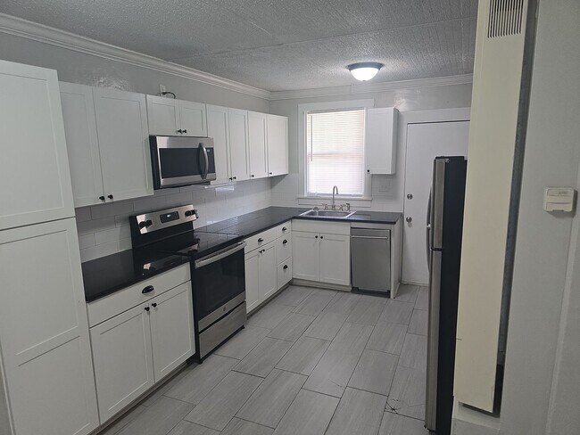 Foto del edificio - 2 Bed 1 Bath duplex